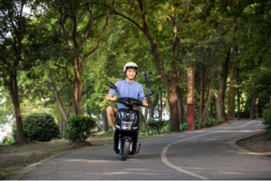 告別擁堵，綠色出行，雅迪搶鏡717電動車騎行節(jié)